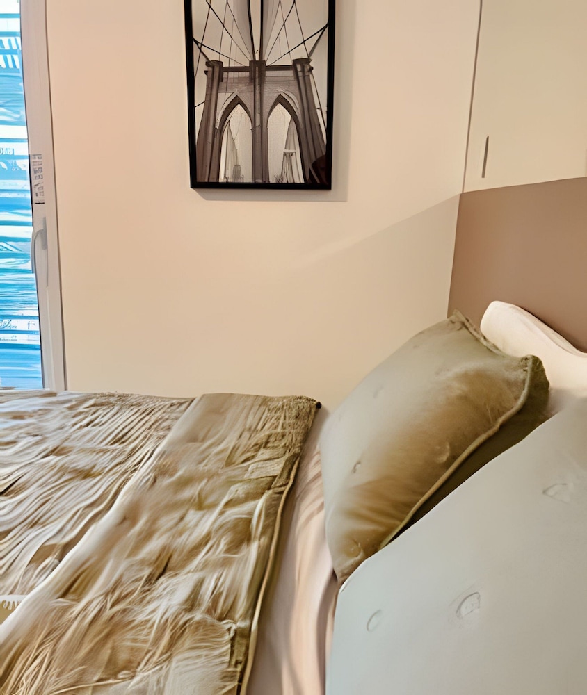 Basic Apartment photo 2
