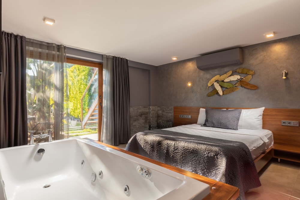 Deluxe Suite Jacuzzi