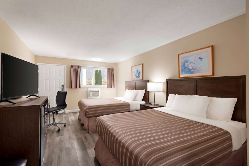 Standard Room, 2 Queen Beds - Photo 4