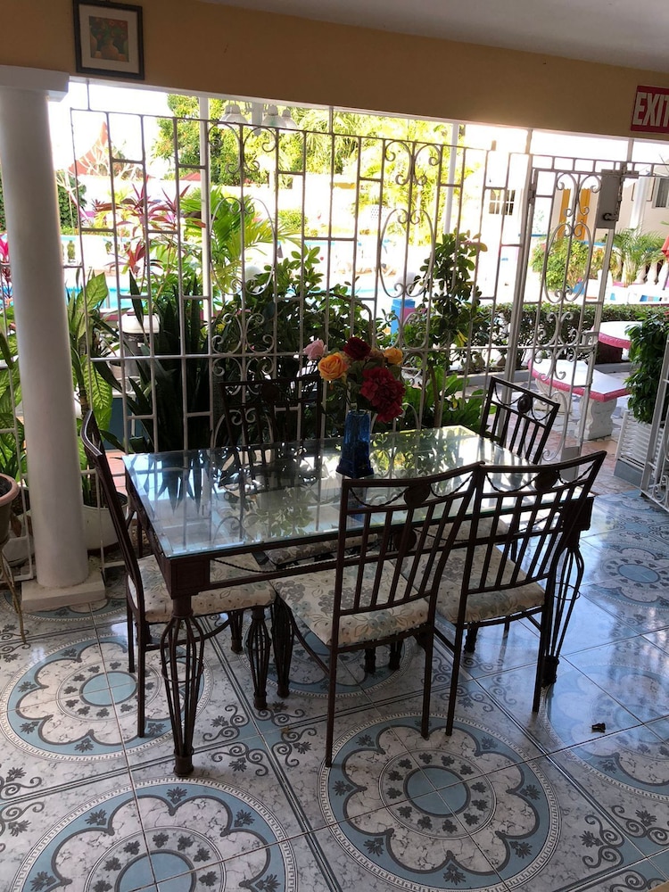 Standard Room, Multiple Beds, Pool Access photo 2