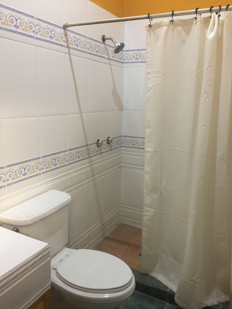 Quadruple Room, 2 Queen Beds photo 2