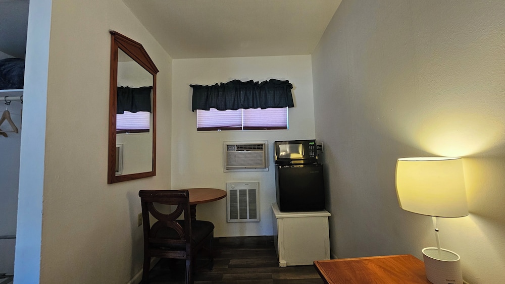 Room, 1 Queen Bed photo 2
