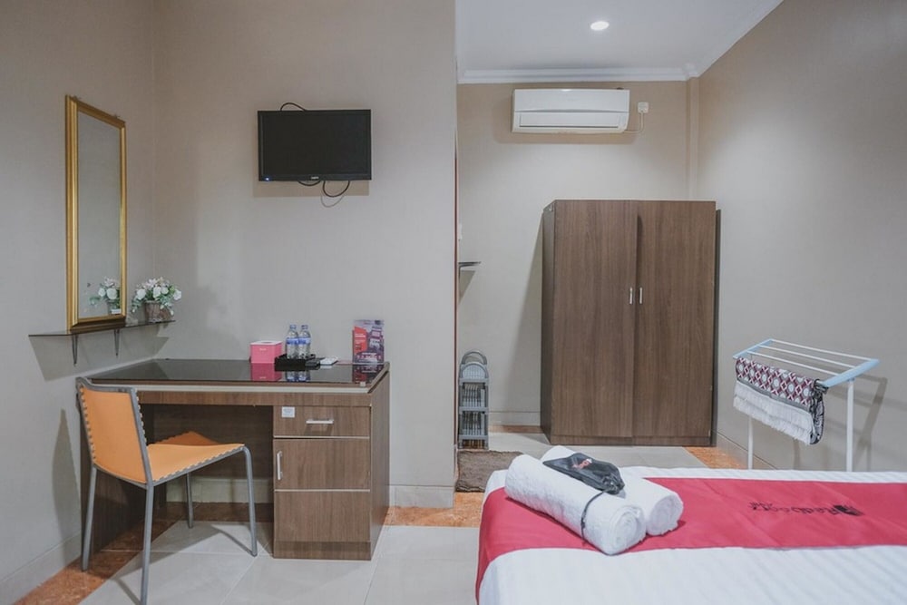 Double Room (RedDoorz) - Photo 3