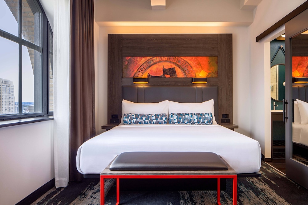aloft, Room, 1 King Bed photo 1