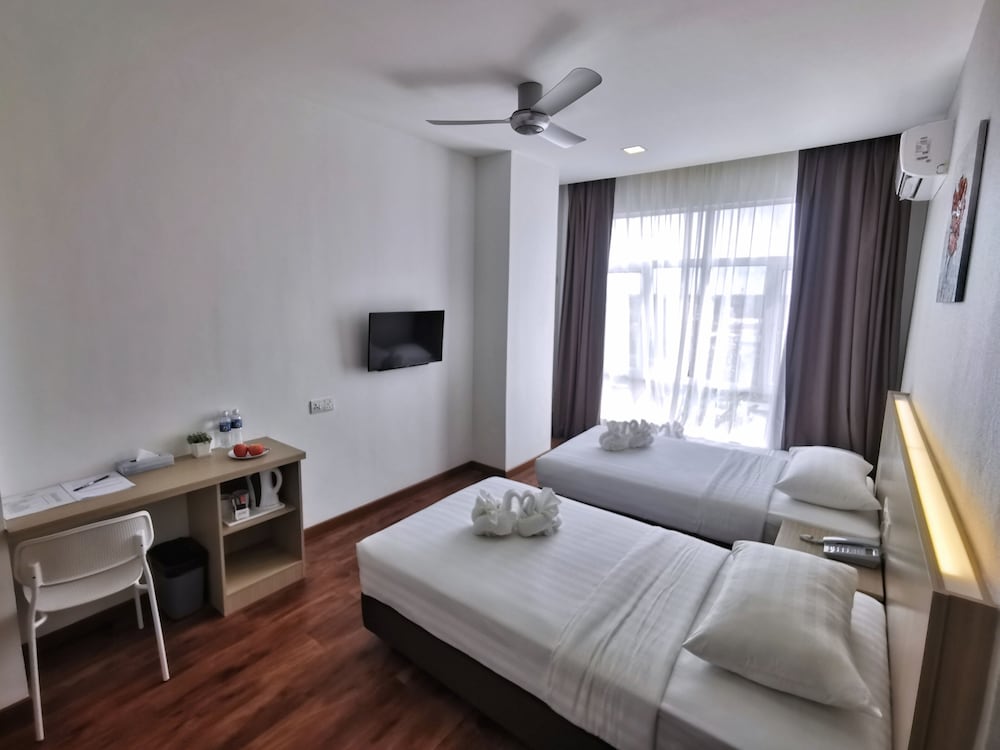 Standard Twin Room - Photo 4