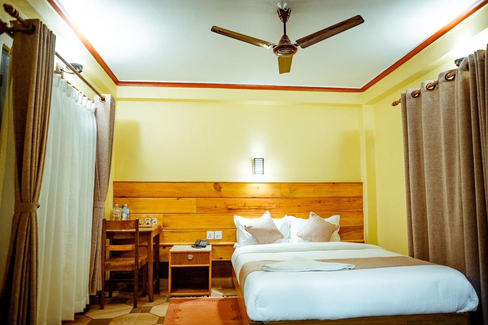Standard Double Room - Photo 11