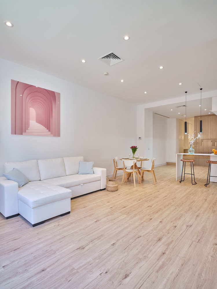 Executive Apartment - Photo 9