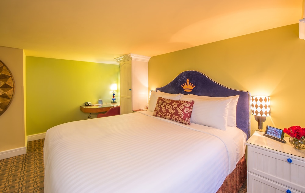 Deluxe Room, 1 King Bed - Photo 1