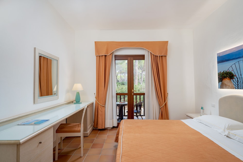 Classic Triple Room, Sea View - Photo 3