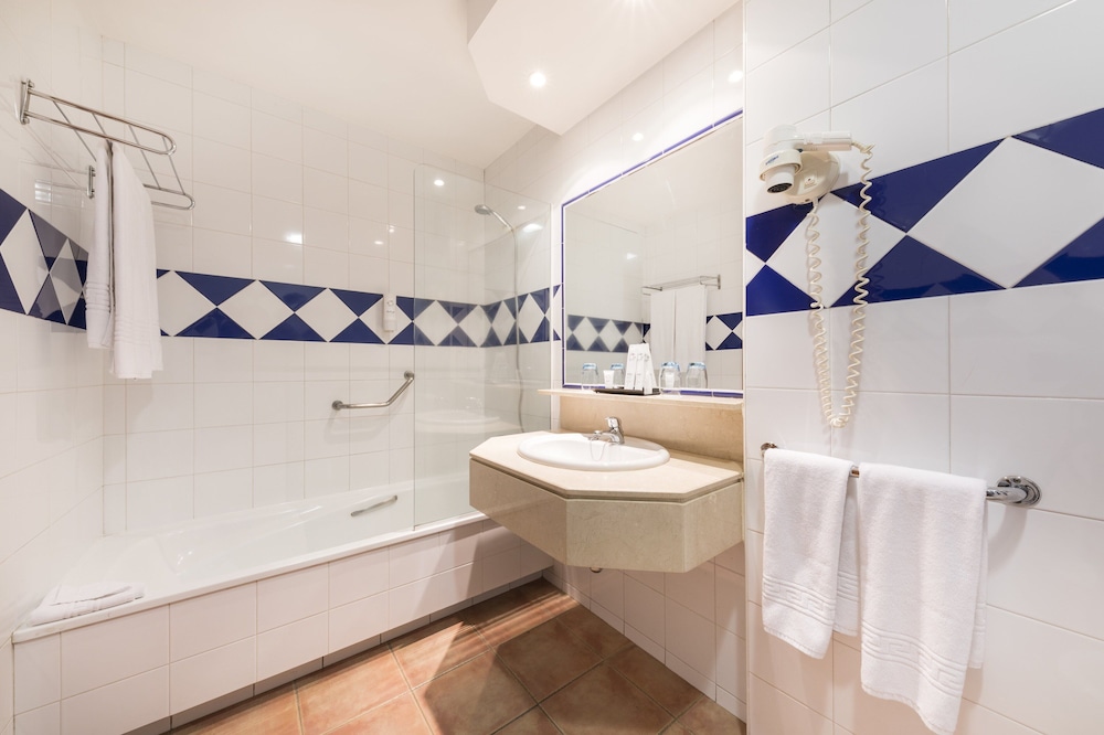 Standard Room, Partial Sea View (3 adults) - Photo 6
