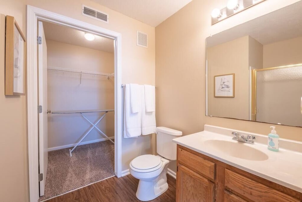 Charming 2BD Home Away From Home, Foto 18