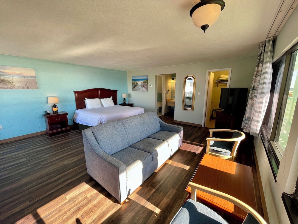 Deluxe Room, 1 King Bed, Beach View (GULF FRONT WITH 1 KING) photo 3