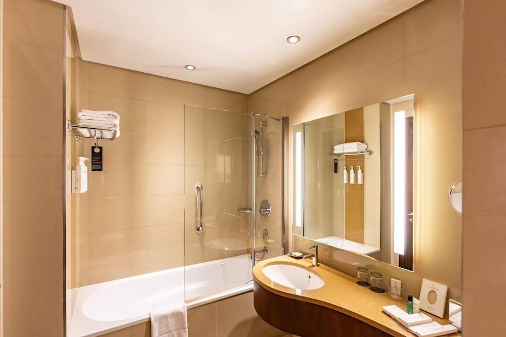 Executive Suite, 2 Bedrooms - Photo 4