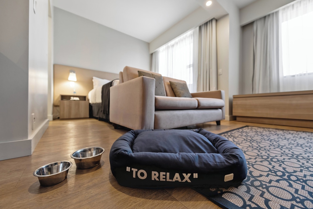 Studio Suite, 1 Queen Bed, Kitchen (Pet Friendly) - Photo 1