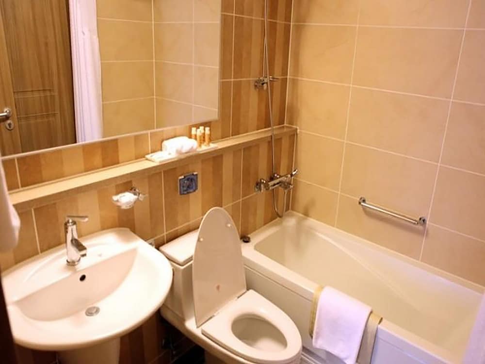 Suite, 1 Bedroom - Photo 9
