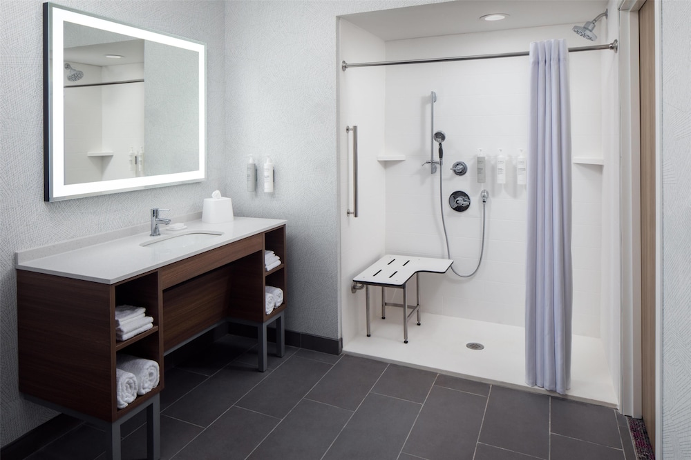 Studio Suite, 2 Queen Beds, Accessible (Roll-In Shower)