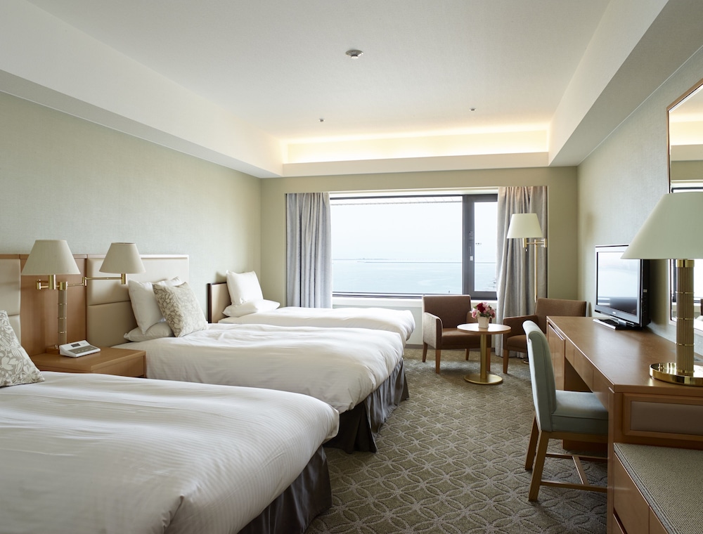 Deluxe Triple Room, No Choice Of Smoking Preference (6-15f, Main Floor) - Photo 1