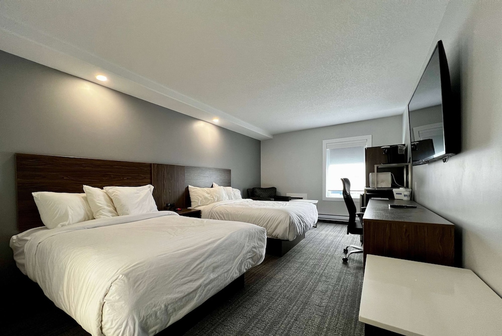 Basic Room, 2 Double Beds, Non Smoking - Photo 5