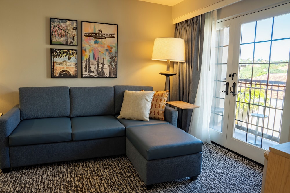 Suite, One King, One Queen, Accessible, Roll-in Shower