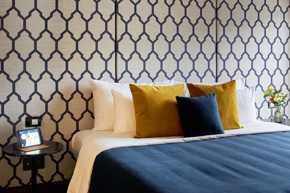 Premier Suite, 1 King Bed - Photo 3