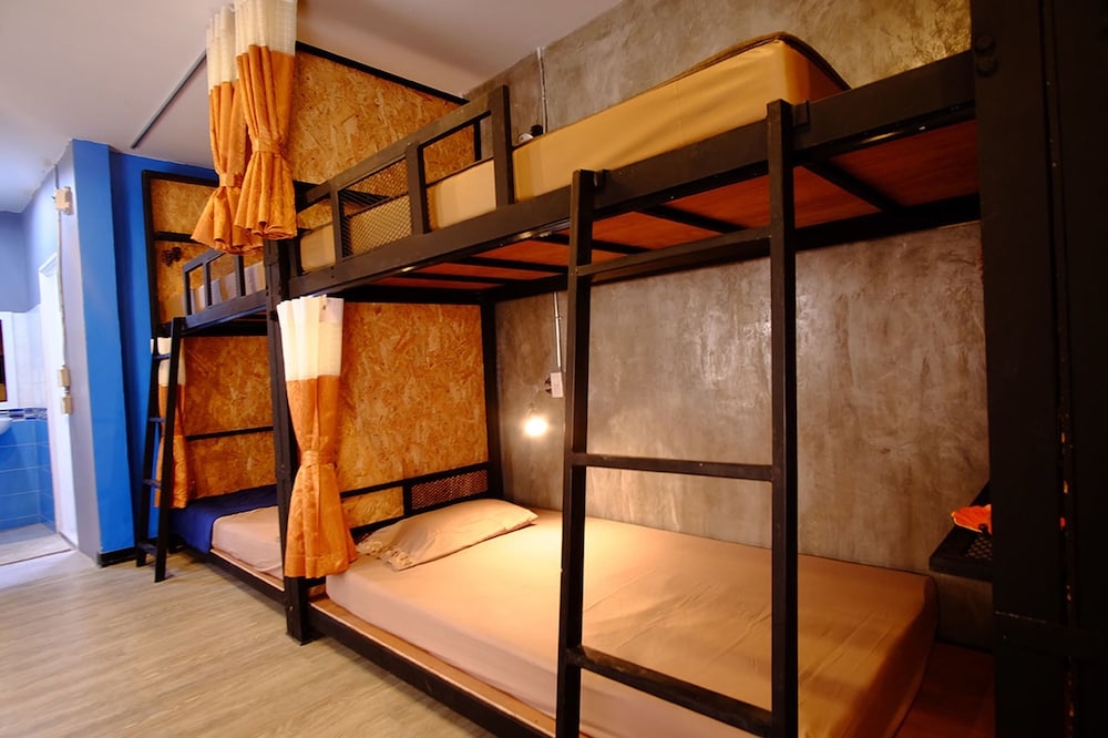 6-Bed Female Dormitory Room photo 1