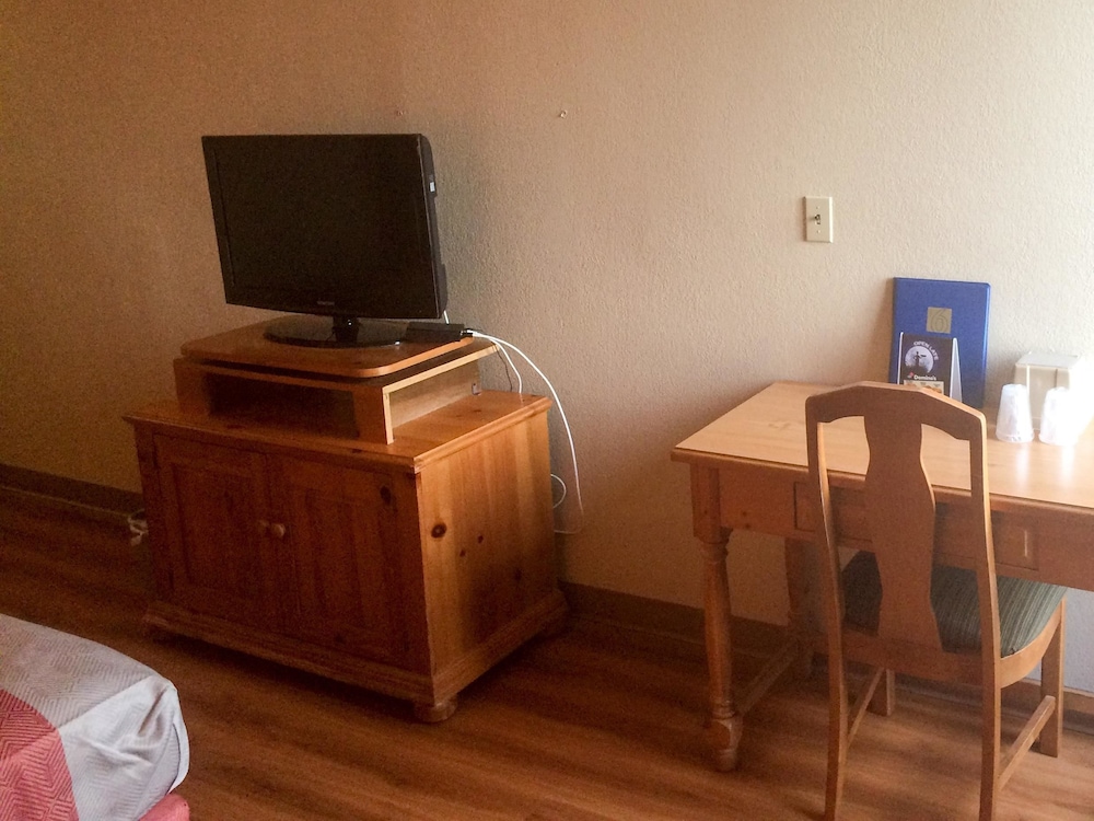 Standard Room, 2 Double Beds, Accessible, Non Smoking photo 2