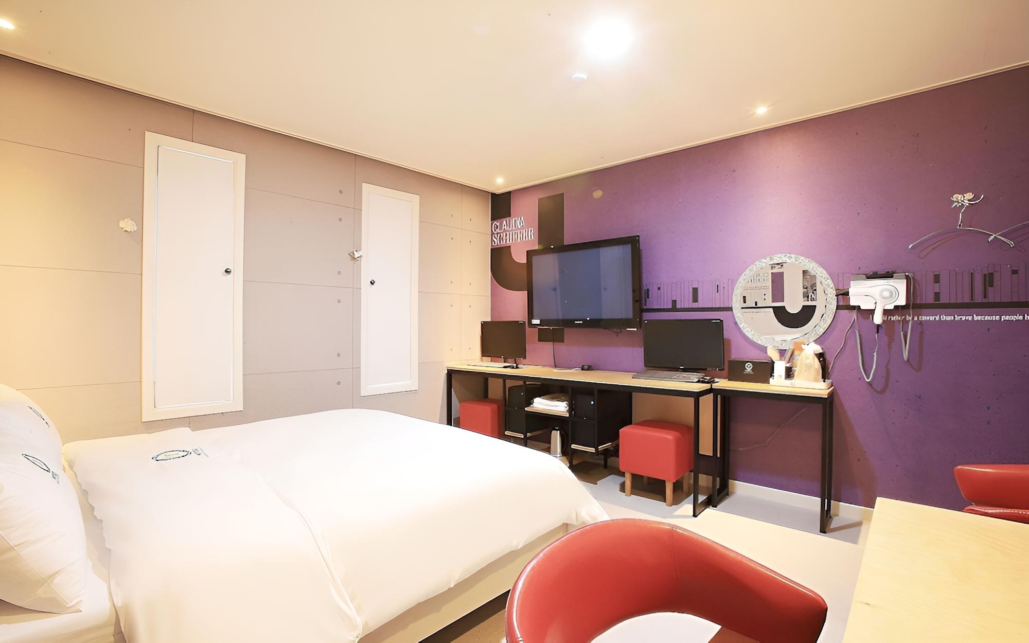 Room (Same-day Special (TV Styler) (OTT)) - Photo 3