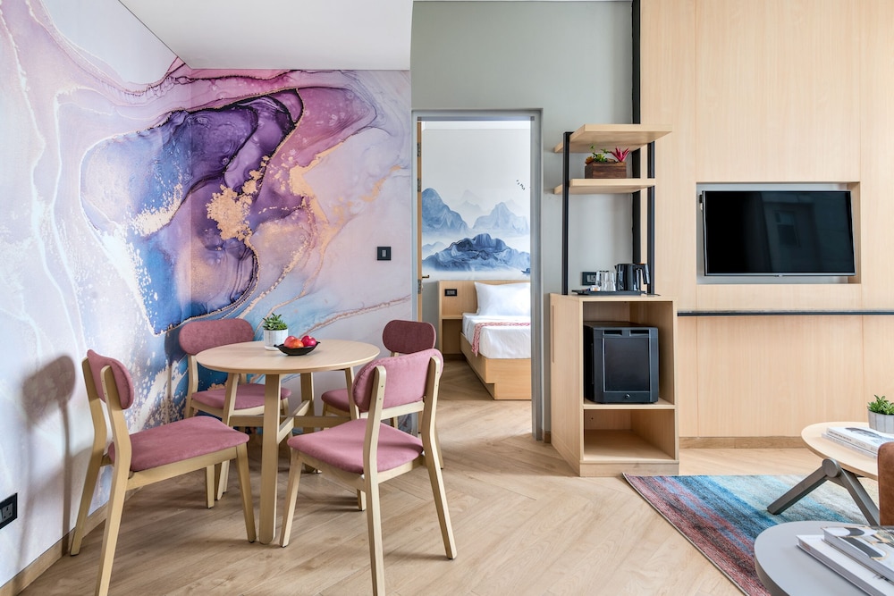 Executive Suite 1 BR - Photo 15
