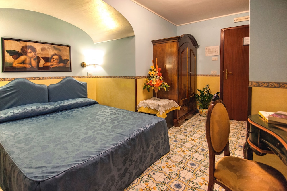 Classic Double Room - Photo 10