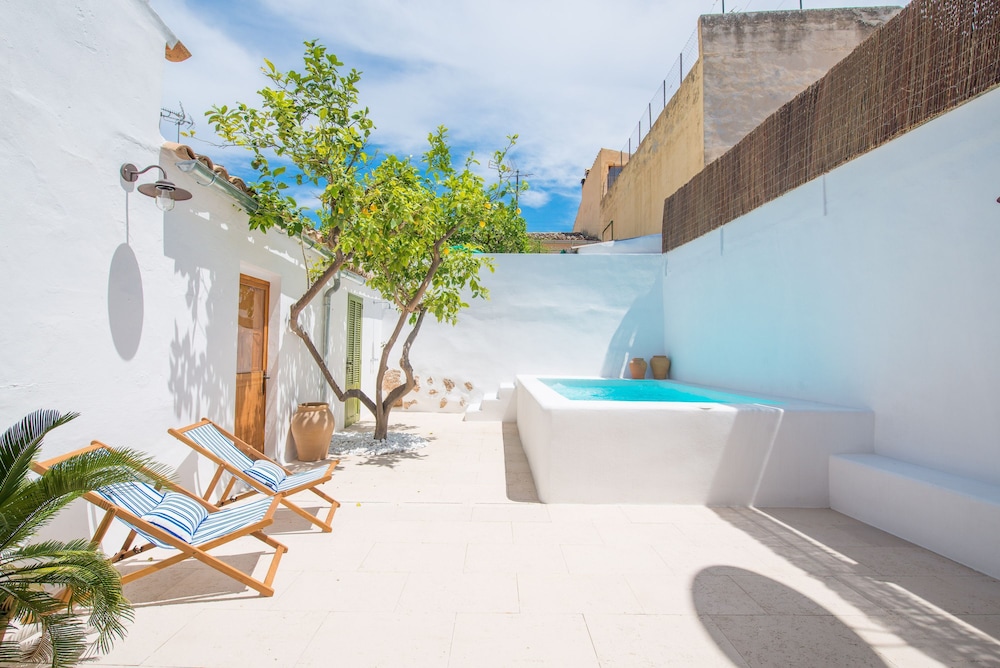 Villa photo 2