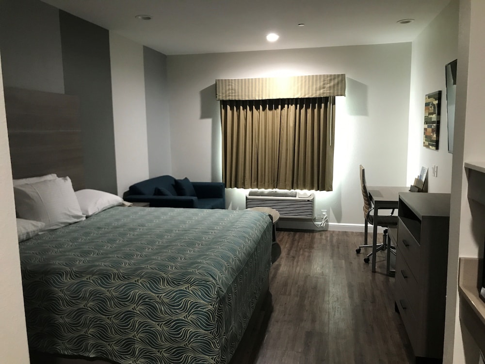 Deluxe Single Room, 1 King Bed, Non Smoking photo 1