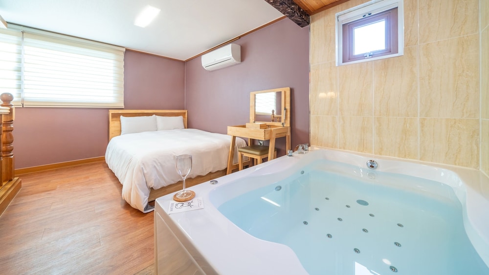 Basic Room, 1 Bedroom (Figuier(Duplex/Spa)) - Photo 3
