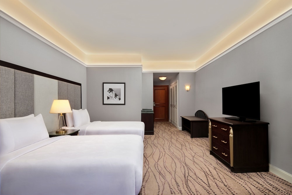 Room, 2 Double Beds - Photo 5