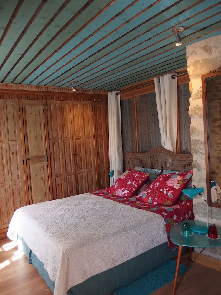 Suite (Turquoise) photo 1
