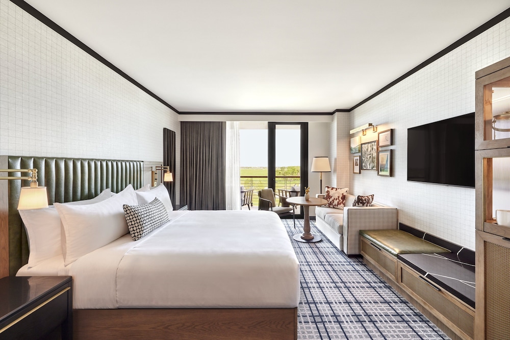 Deluxe Room, 1 King Bed, Balcony - Photo 1