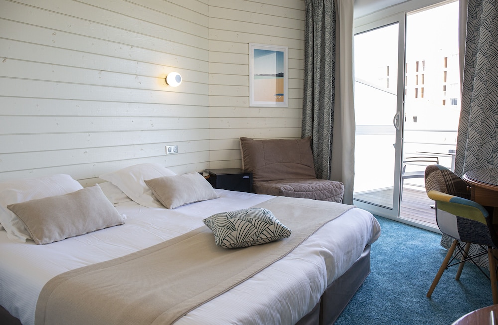 Double or Twin Room - Photo 4