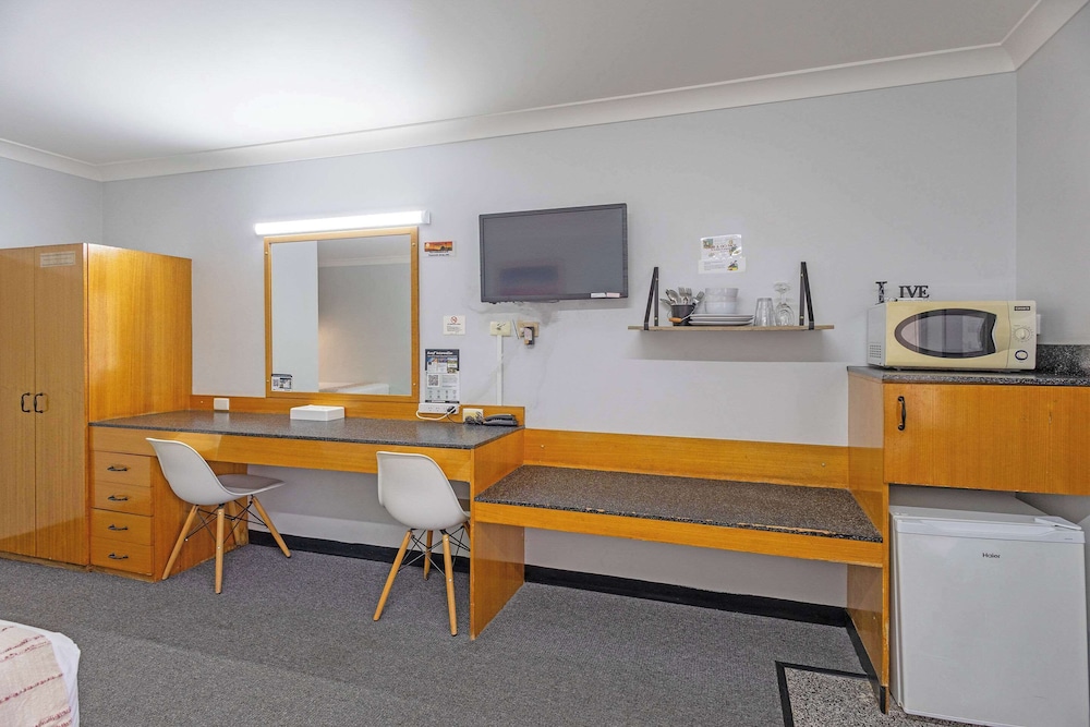 Standard Room, Multiple Beds, Non Smoking photo 2