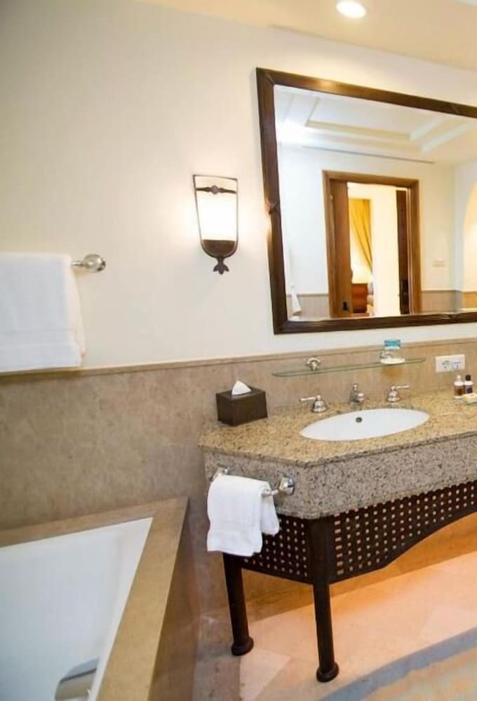 Royal Four Bedroom Villa (Non Smoking)