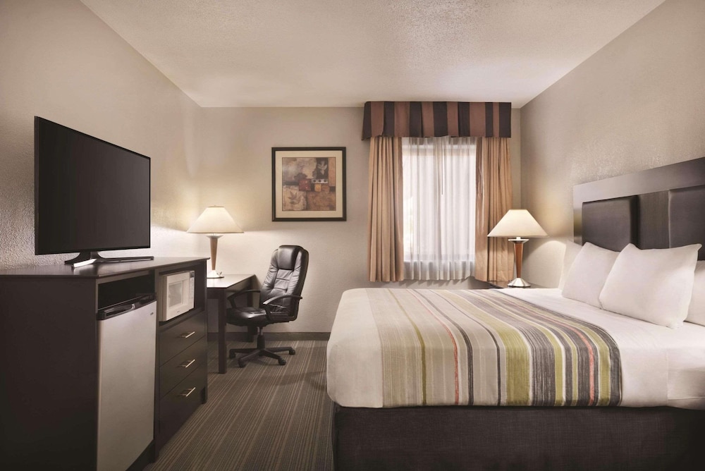 Room, 1 King Bed, Non Smoking - Photo 3