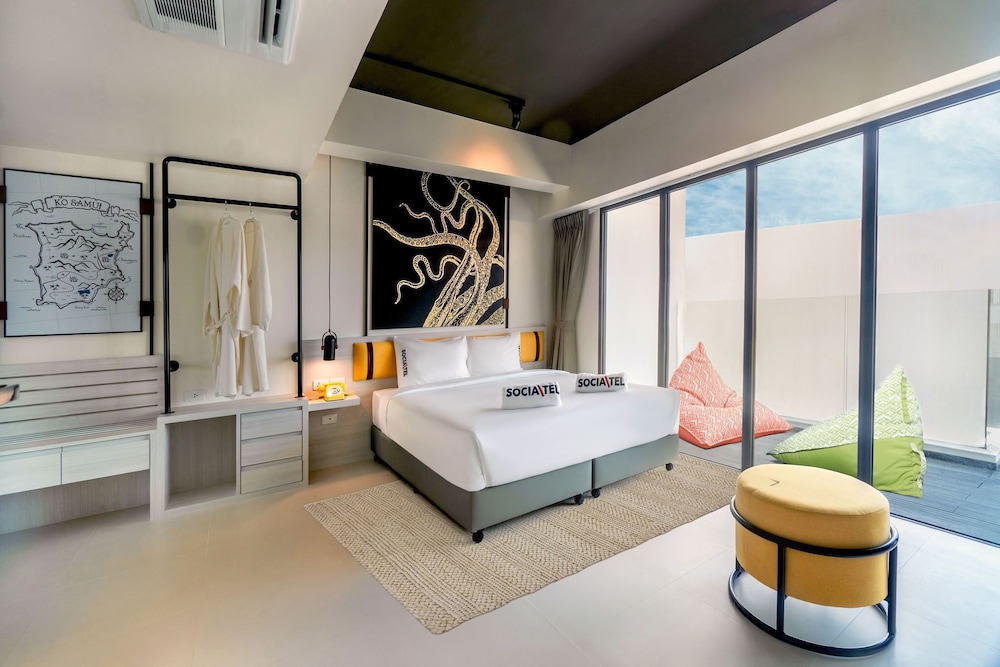 Deluxe Room, 1 King Bed - Photo 1
