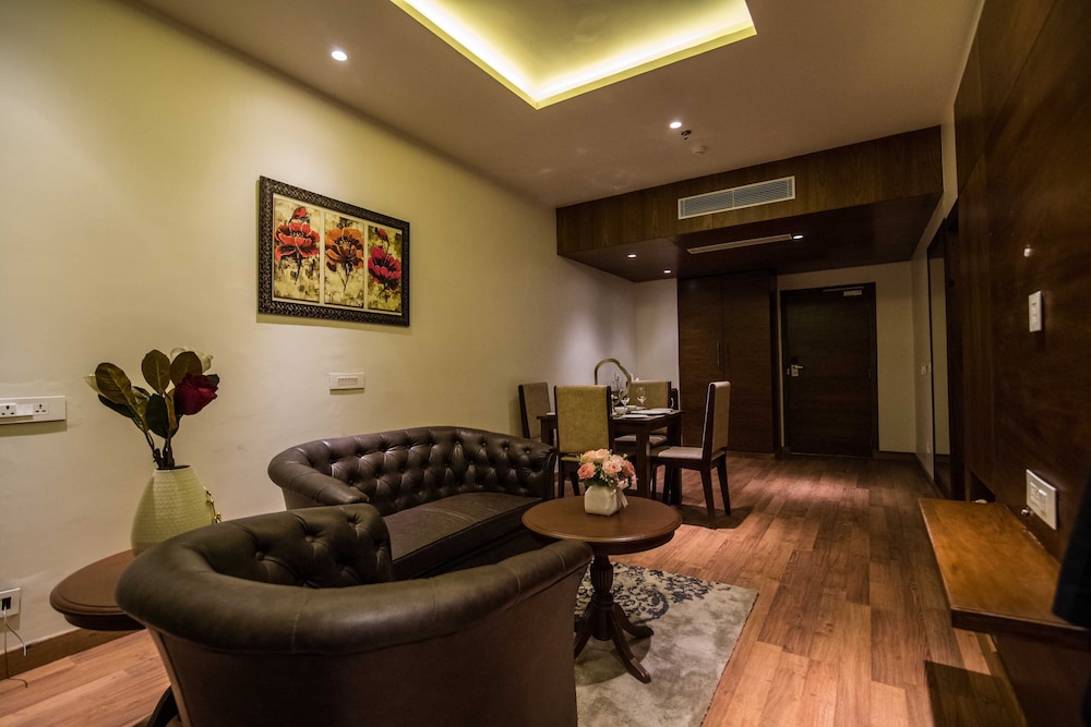 Luxury Room, Balcony - Photo 17