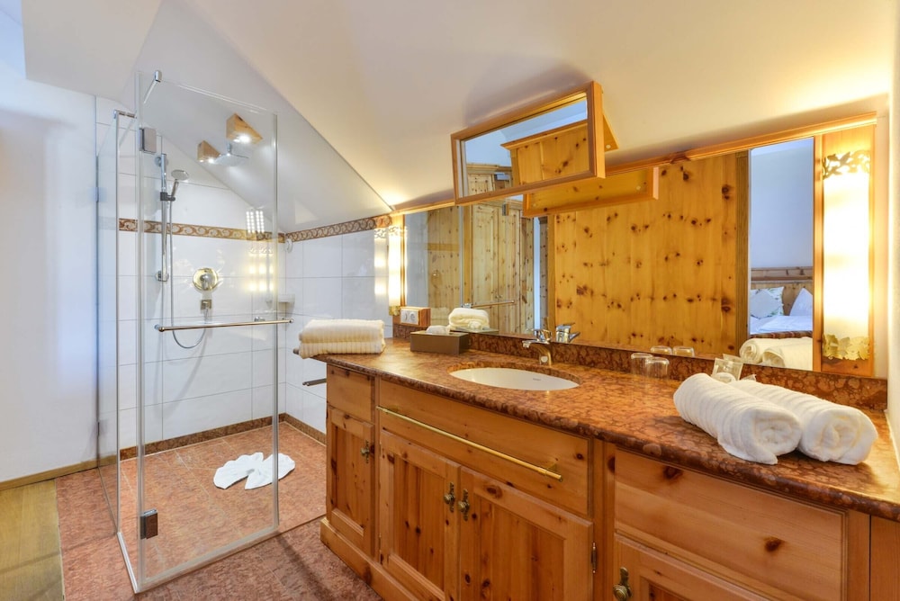 Deluxe Double Room Single Use photo 3
