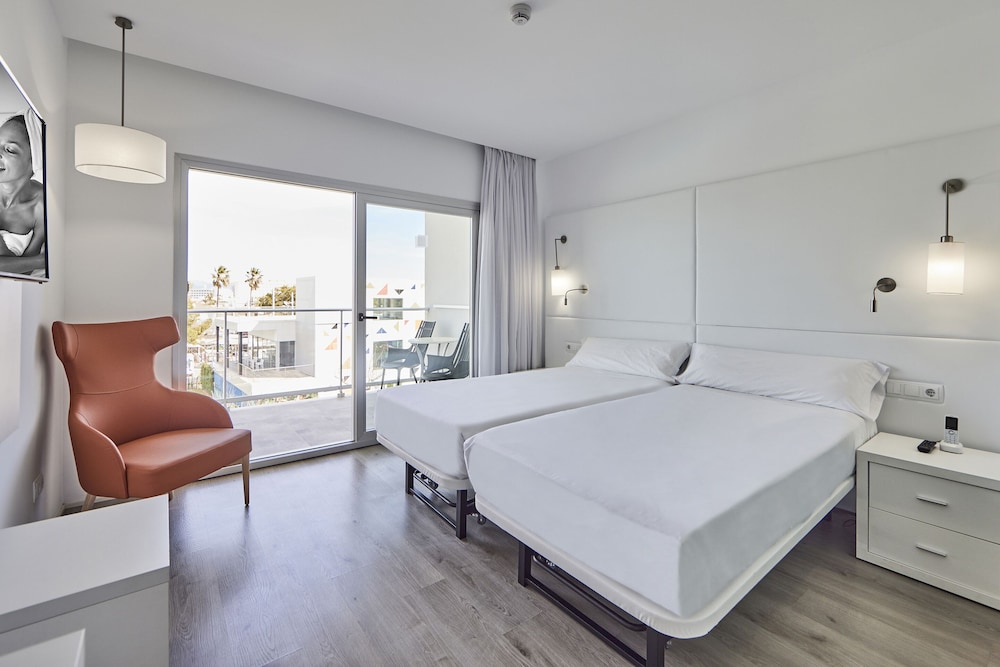 Twin Room, Balcony - Photo 4