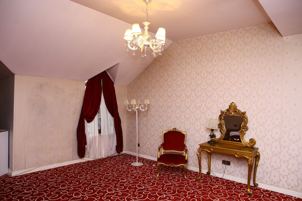 Deluxe Suite photo 2