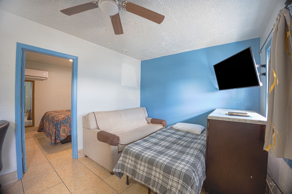 Room, 1 Queen Bed, Non Smoking, Kitchenette photo 3