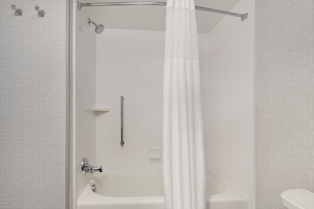 Room, 2 Queen Beds, Accessible (Hearing) - Photo 3