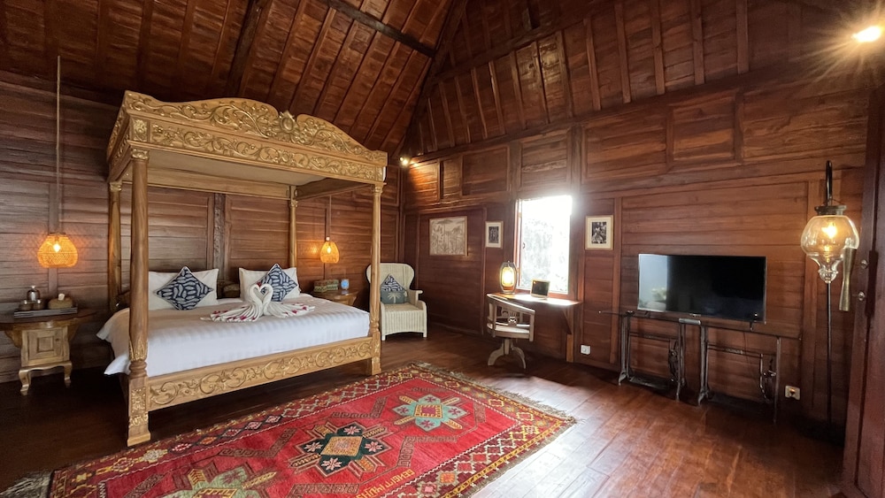 Charming Wooden House photo 3