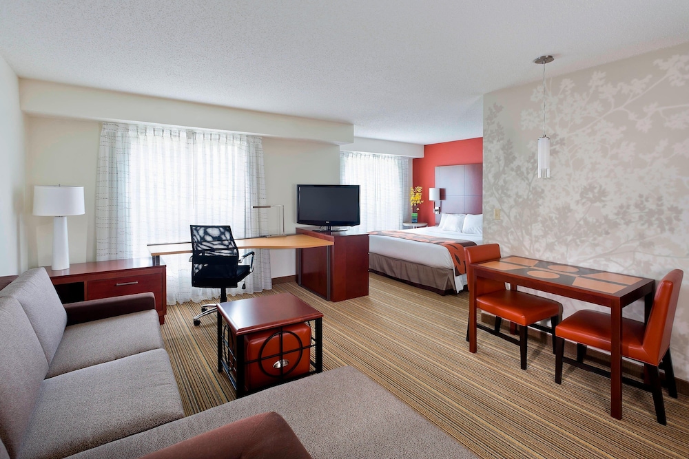 Basic Studio Suite, 1 King Bed with Sofa bed (Mobility/Hearing Accessible, Tub) photo 1