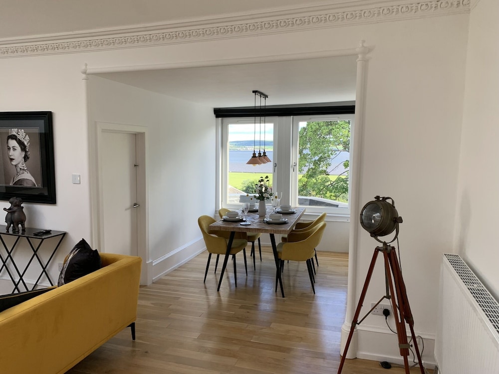 Superior Studio Suite, 1 King Bed, Non Smoking, Sea View photo 3