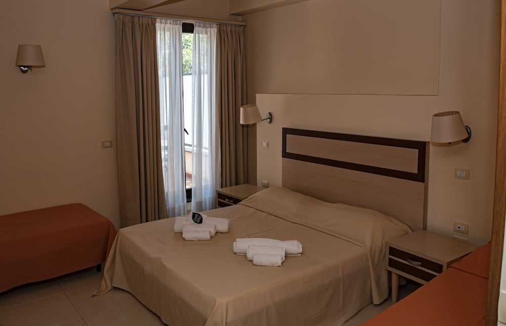 Panoramic Triple Room